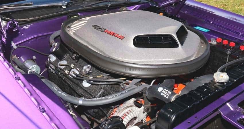 426 hemi engine with a shaker scoop