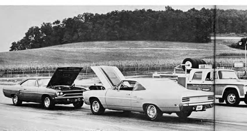 A 6 BBL Road Runner head to head at the track with a Hemi Road Runner