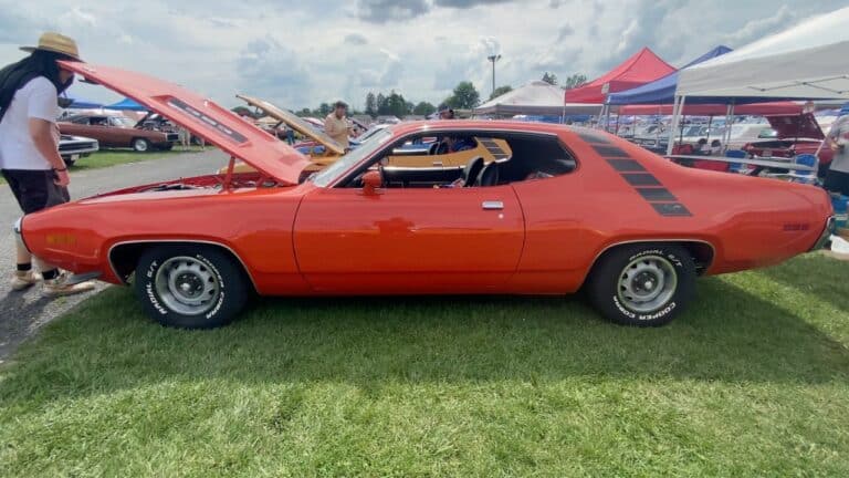 1971 Plymouth Road Runner Engine Options and Specifications