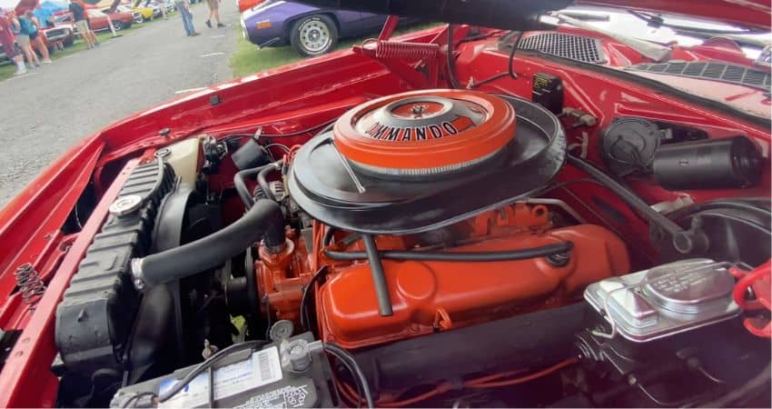 A 440 High Performance engine inside a 1971 Plymouth GTX.